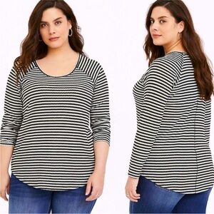Torrid Black and White Waffle Scoop Neck Long Sleeve Tee, Size 1X New